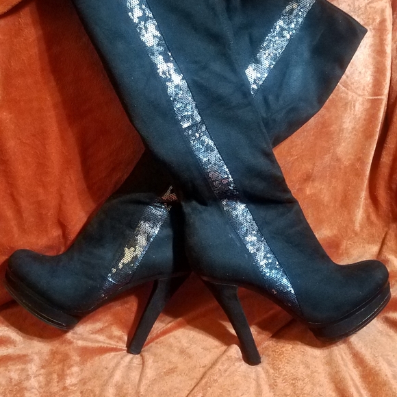 Jennifer Lopez tall boots - Picture 2 of 2